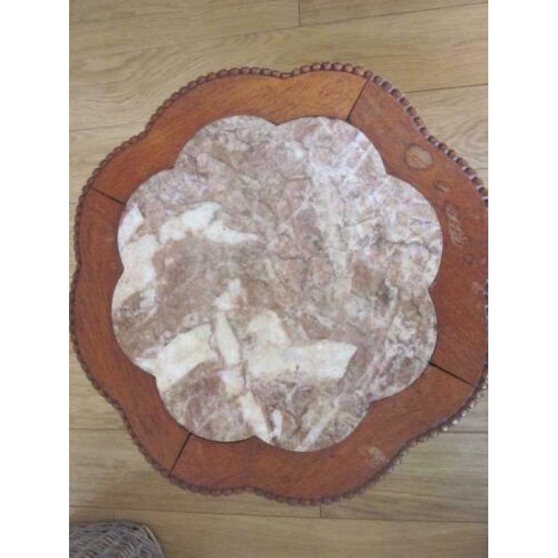 Antieke bijzettafel
