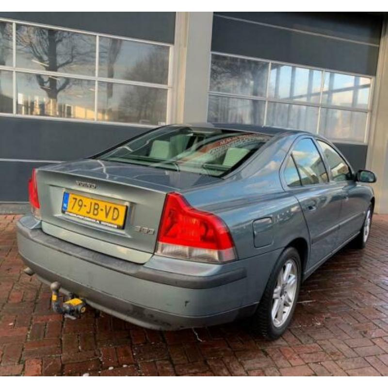 Volvo S60 2.4 Edition Airco,trekhaak,16inch,Cruise,Cv 2002 a