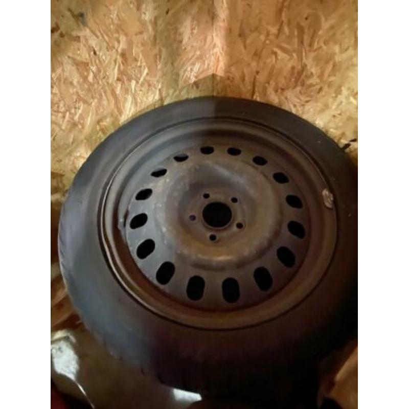 Vredestein Winterbanden met velgen 215/55 R17 98V