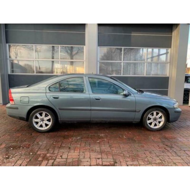 Volvo S60 2.4 Edition Airco,trekhaak,16inch,Cruise,Cv 2002 a