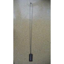 Zilverkleurige ketting hanger ingelegde steentjes roze blauw