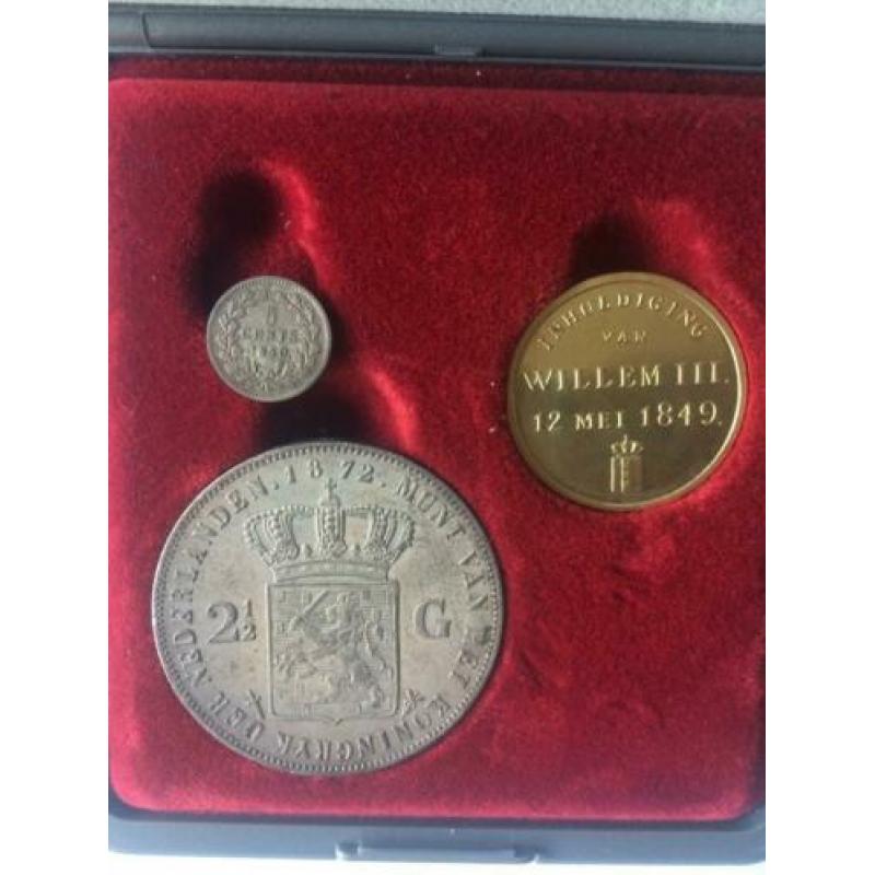 Grootste en kleinste munt van Willem III + naslag penning