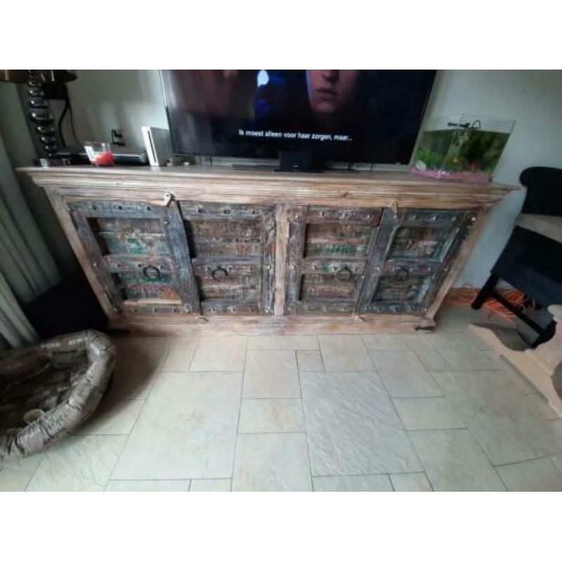 Robuust dressoir 1.5 jaar oud.