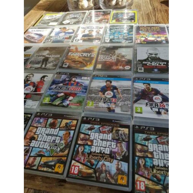 PlayStation 3 met 2 controllers en 32spellen