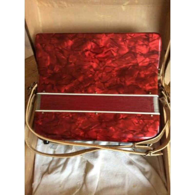 Vintage Soprani Italia Piano Accordeon 32 Bass 39 Keys