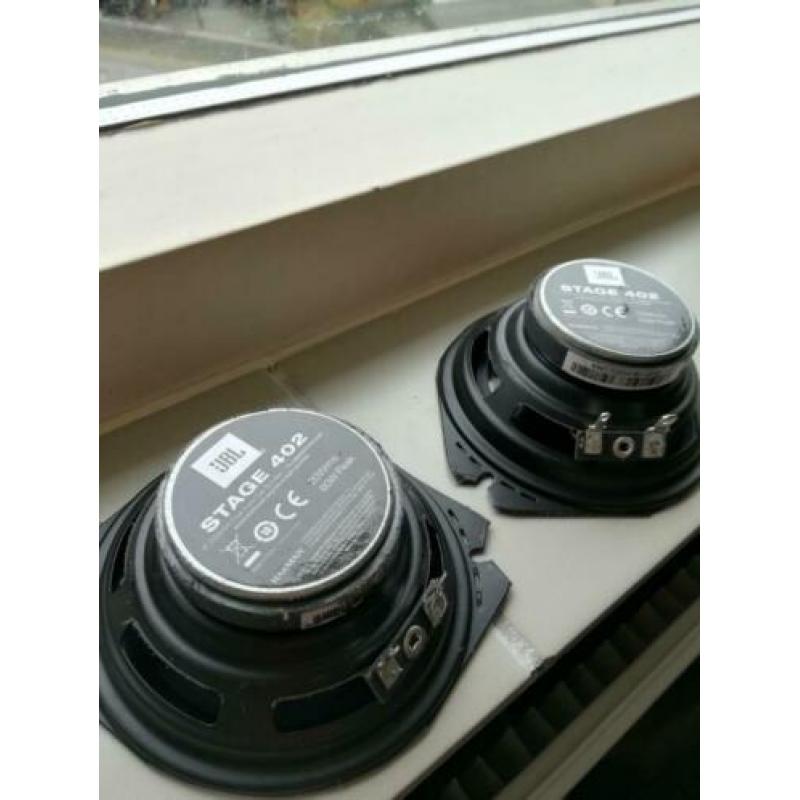 Autospeakers JBL en gratis auto USB opbouwstuk.