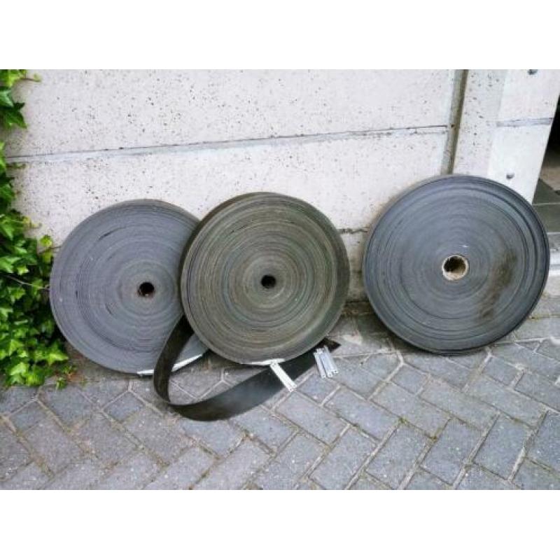 Rubberen band van 8 cm, 250 meter en bevestigingsmateriaal
