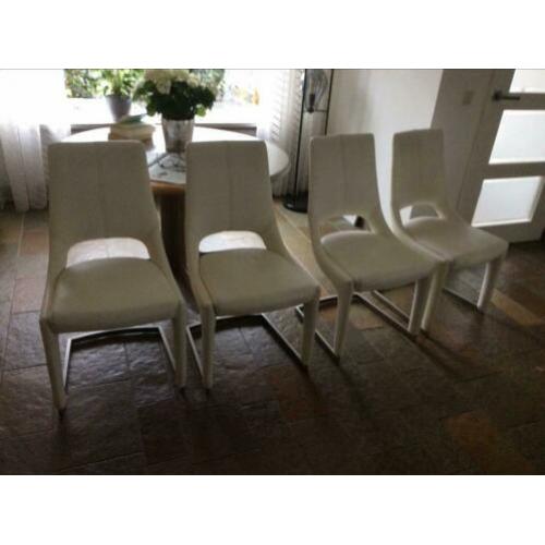 4 huiskamerstoelen van Eijerkamp. Ivoorkleurig.
