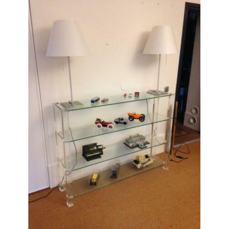 Glazen kast - sidetable van BOR-design