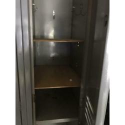 Oude vintage locker grijs.6 deurs