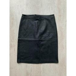 Mooie leatherlook rok van Vila maat M