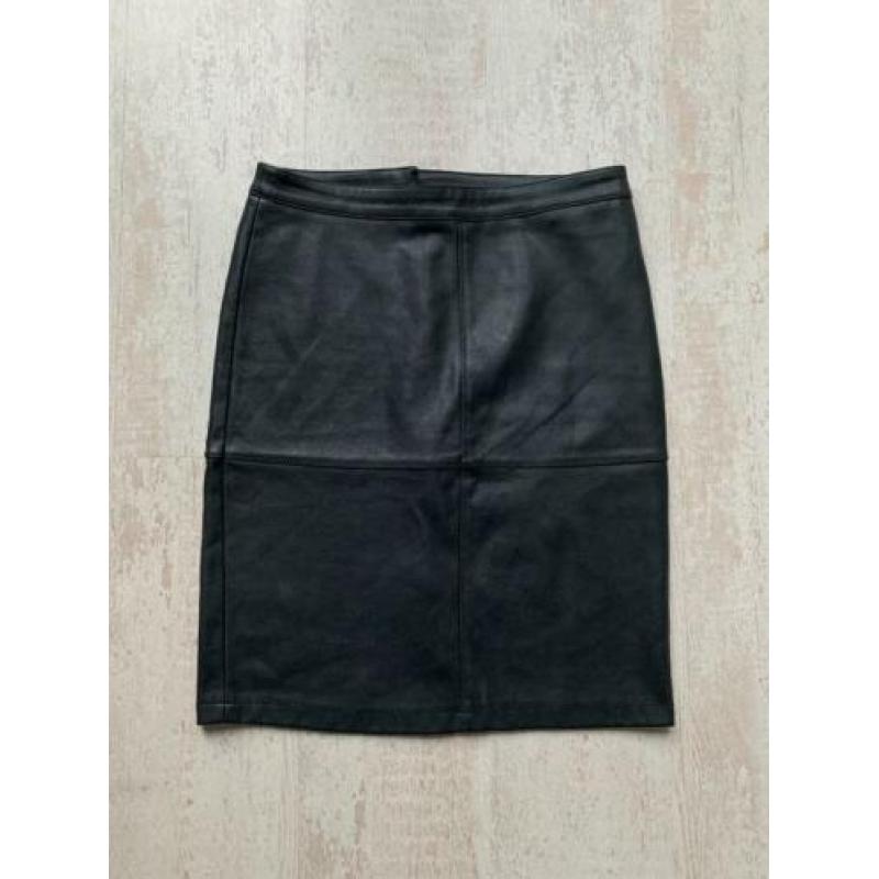 Mooie leatherlook rok van Vila maat M