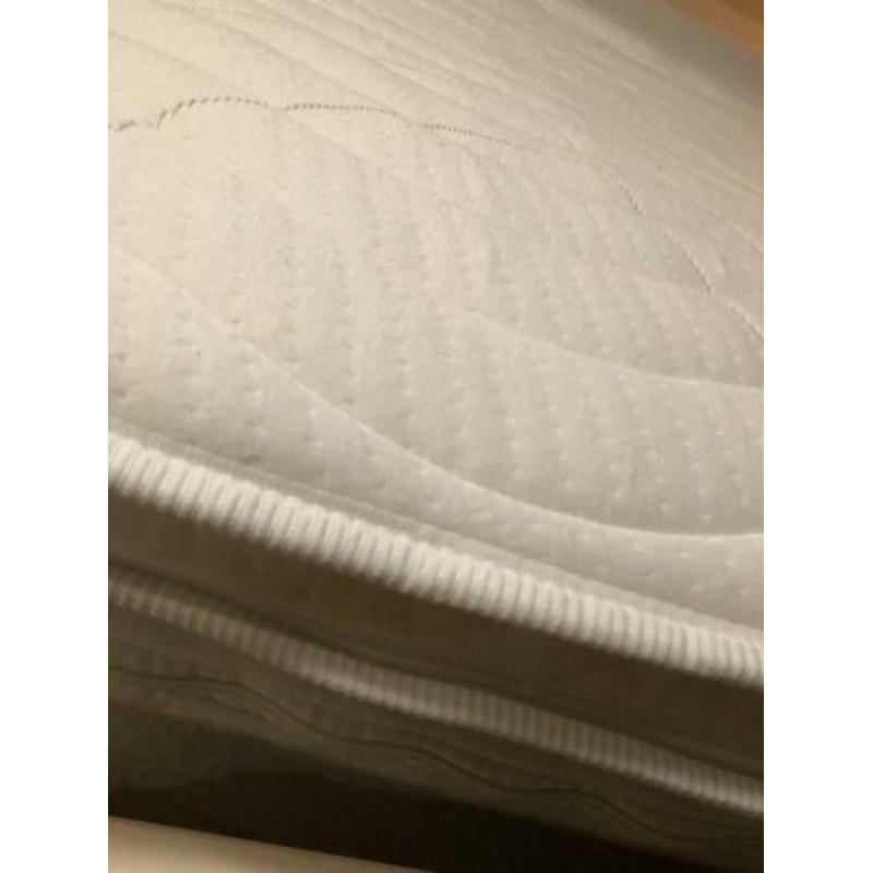Mooie topper niet lang gebruikt wegens aanschaf ander matras