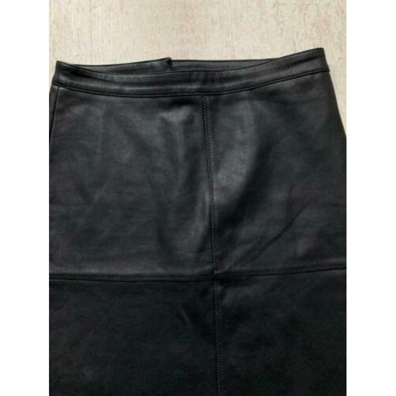 Mooie leatherlook rok van Vila maat M