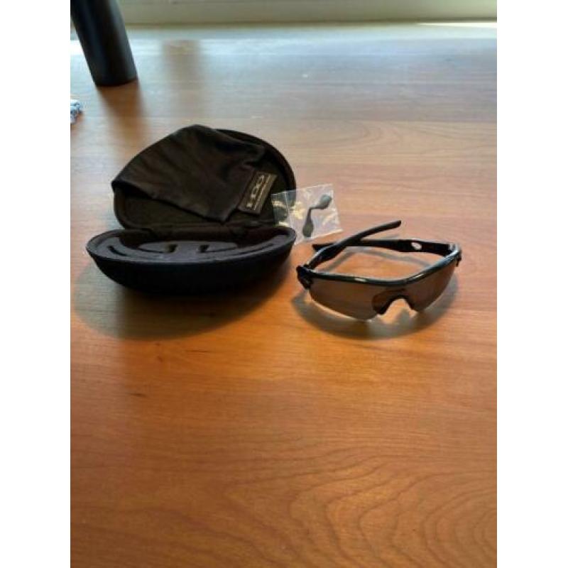 zonnebril Oakley Radarlock Path Iridium Black Polarized
