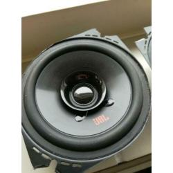 Autospeakers JBL en gratis auto USB opbouwstuk.