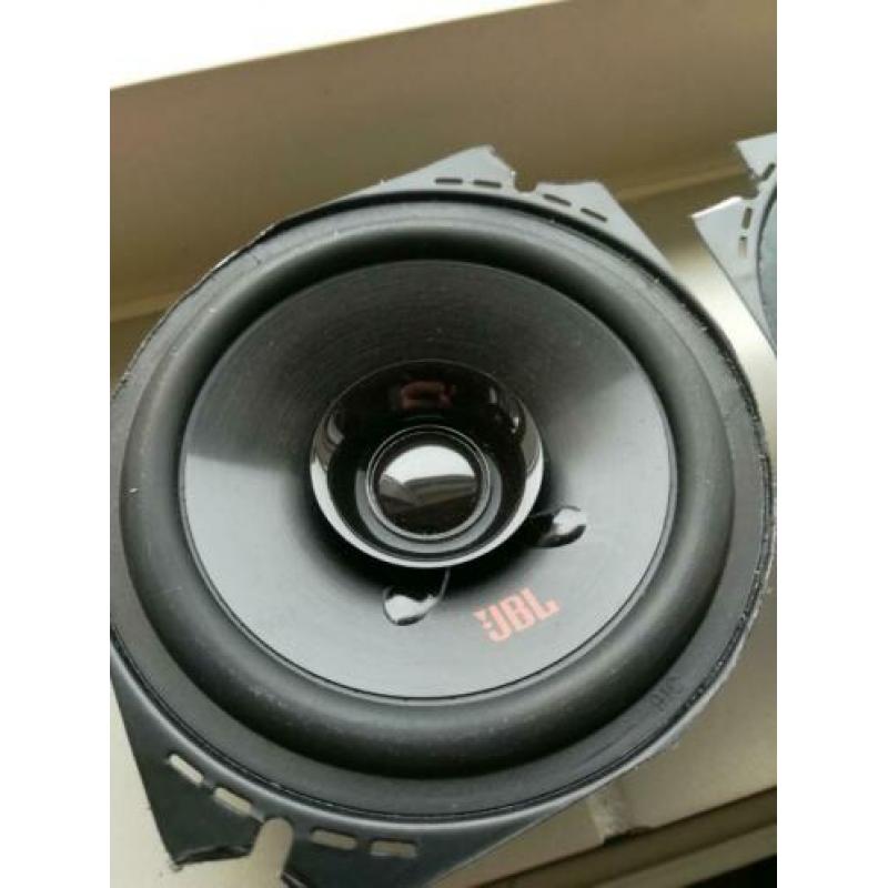 Autospeakers JBL en gratis auto USB opbouwstuk.