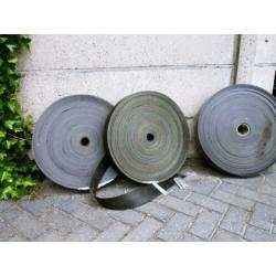 Rubberen band van 8 cm, 250 meter en bevestigingsmateriaal