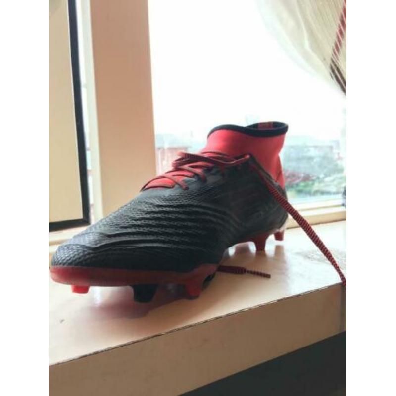 Adidas Predator voetbalschoenen / Nike scheenbeschermers