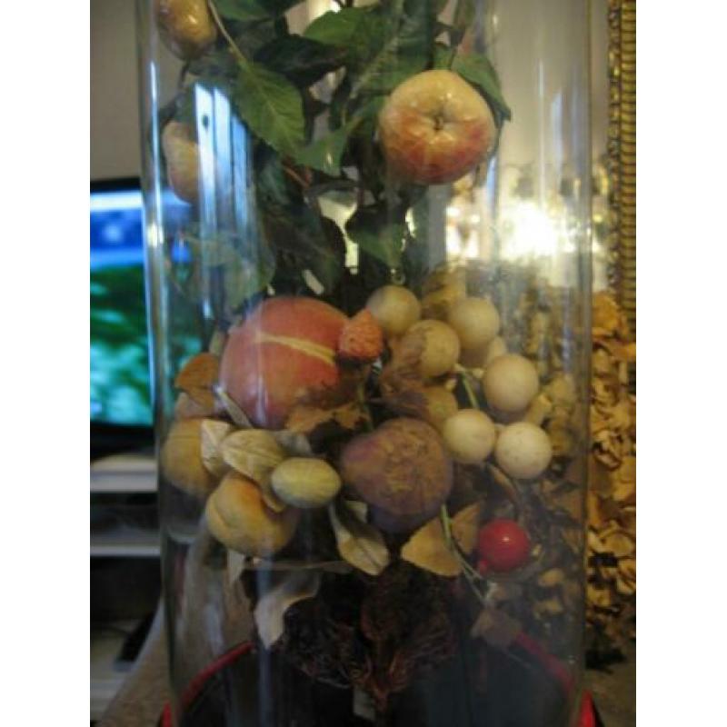 Antieke stolp met fruitornament