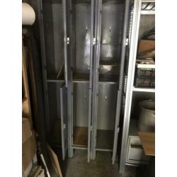 Oude vintage locker grijs.6 deurs