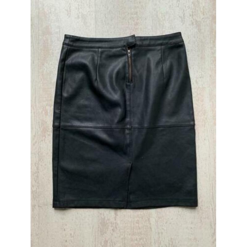 Mooie leatherlook rok van Vila maat M