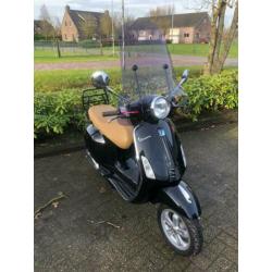 Vespa Primavera 25 km/h ,08-2017, 1444 km nieuwstaat , snor