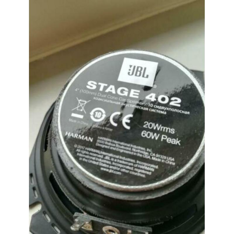 Autospeakers JBL en gratis auto USB opbouwstuk.