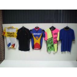xxx 21-2 GEBRUIKTE WIELERKLEDING VOOR MAAR 7 EURO PER ITEM