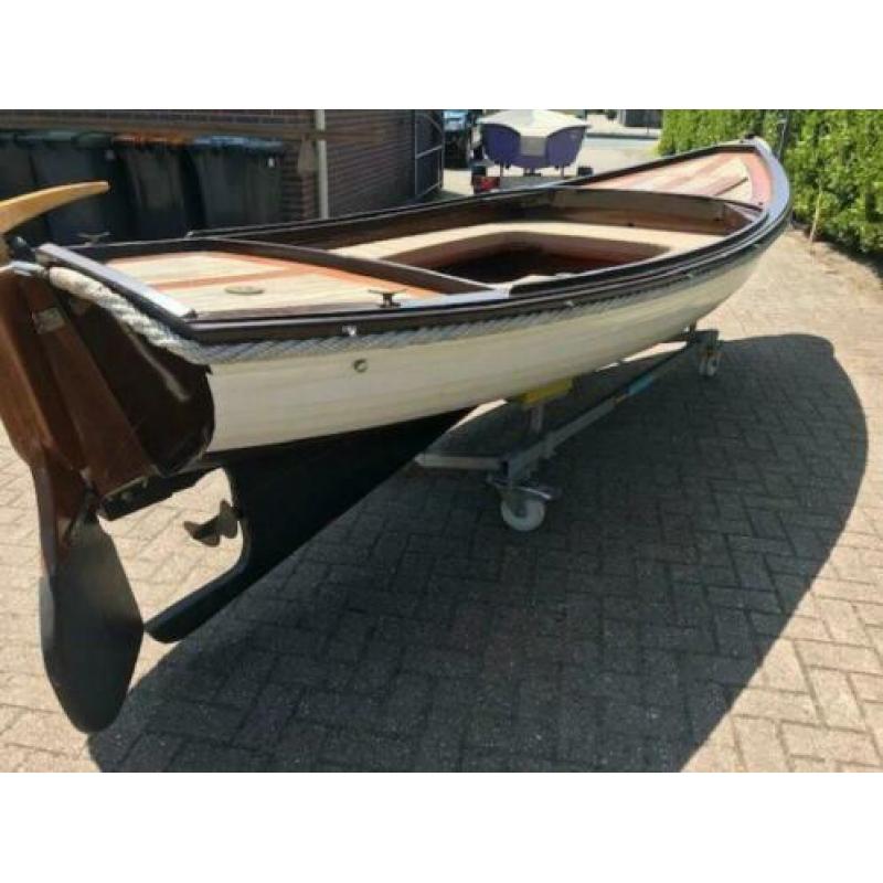 Houten vlet incl. Cota inboard benzine motor (bj 1990)