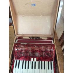 Vintage Soprani Italia Piano Accordeon 32 Bass 39 Keys