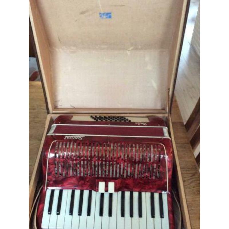 Vintage Soprani Italia Piano Accordeon 32 Bass 39 Keys