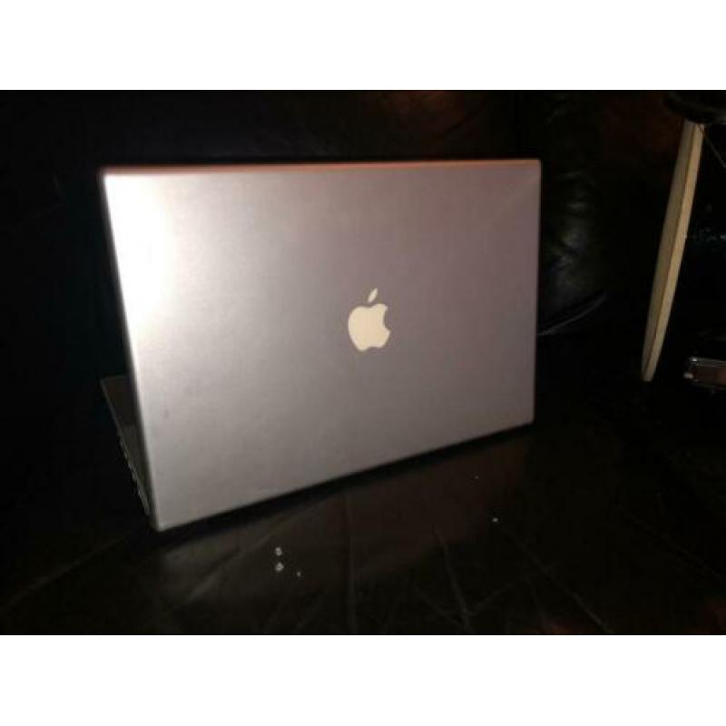Nette 15 inch MacBook Pro aangeboden