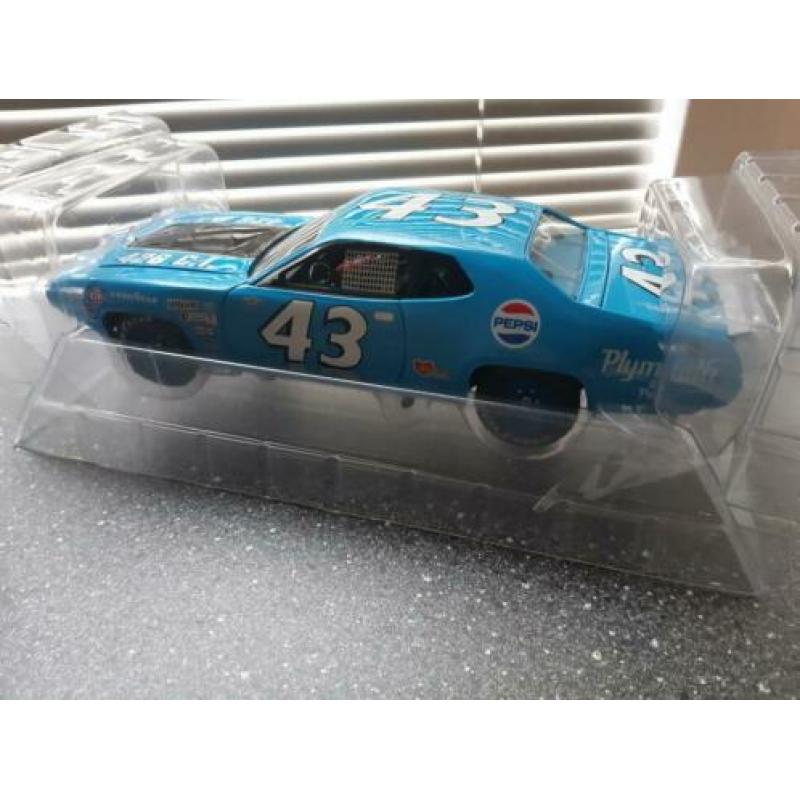 Richard Petty 71er Plymouth Hemi Roadrunner Nascar Mopar