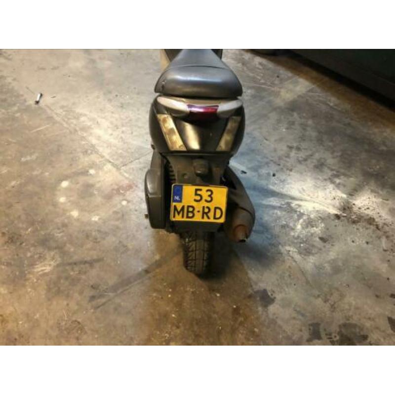 Piaggio Zip motorscooter 200CC bwj 2001