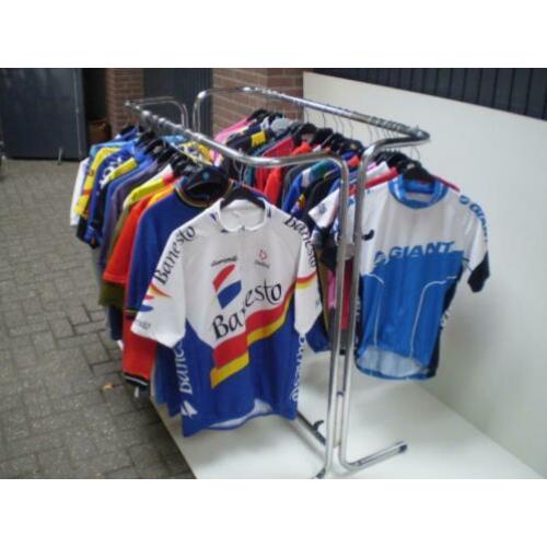 xxx 21-2 GEBRUIKTE WIELERKLEDING VOOR MAAR 7 EURO PER ITEM
