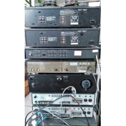 100 V versterkers (2x) en ringleidingversterker
