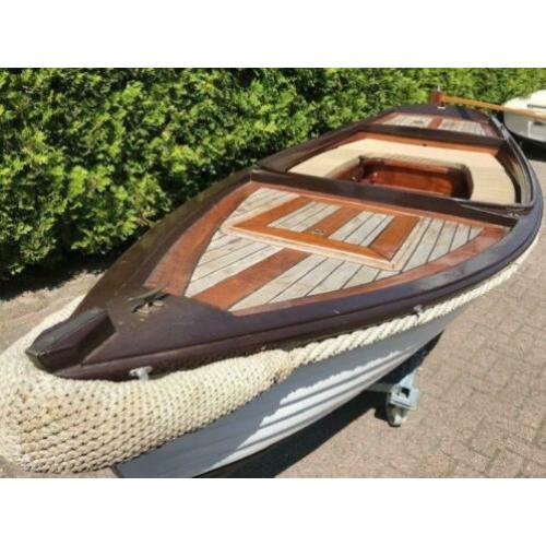 Houten vlet incl. Cota inboard benzine motor (bj 1990)