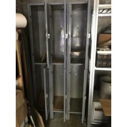 Oude vintage locker grijs.6 deurs