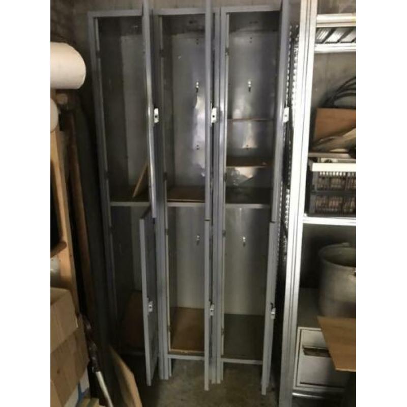 Oude vintage locker grijs.6 deurs