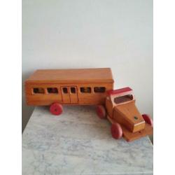 Nooitgedacht houten speelgoed bus