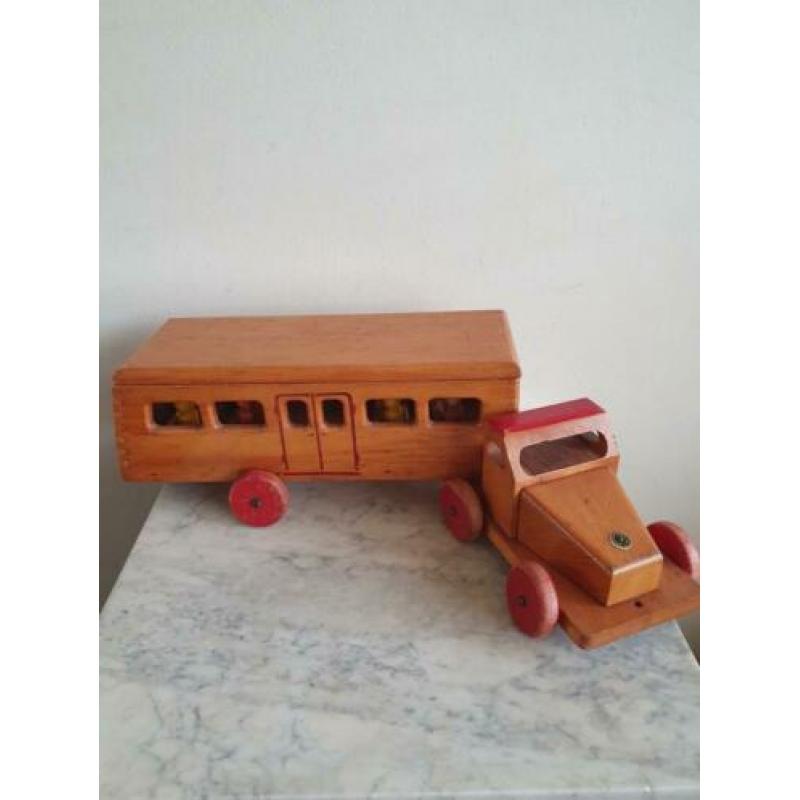 Nooitgedacht houten speelgoed bus