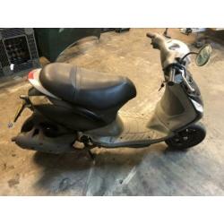 Piaggio Zip motorscooter 200CC bwj 2001