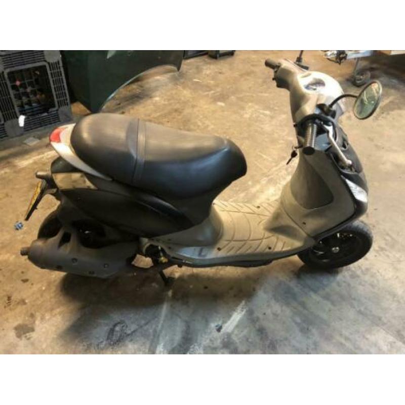 Piaggio Zip motorscooter 200CC bwj 2001