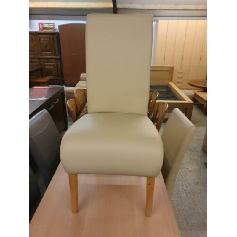 Eettafel stoelen blank leer 15 euro per stuk