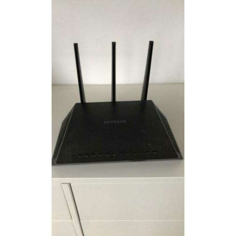 Netgear router R7000