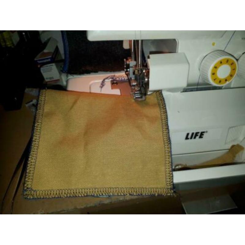 Overlock machine LIFT Bijna Nieuw