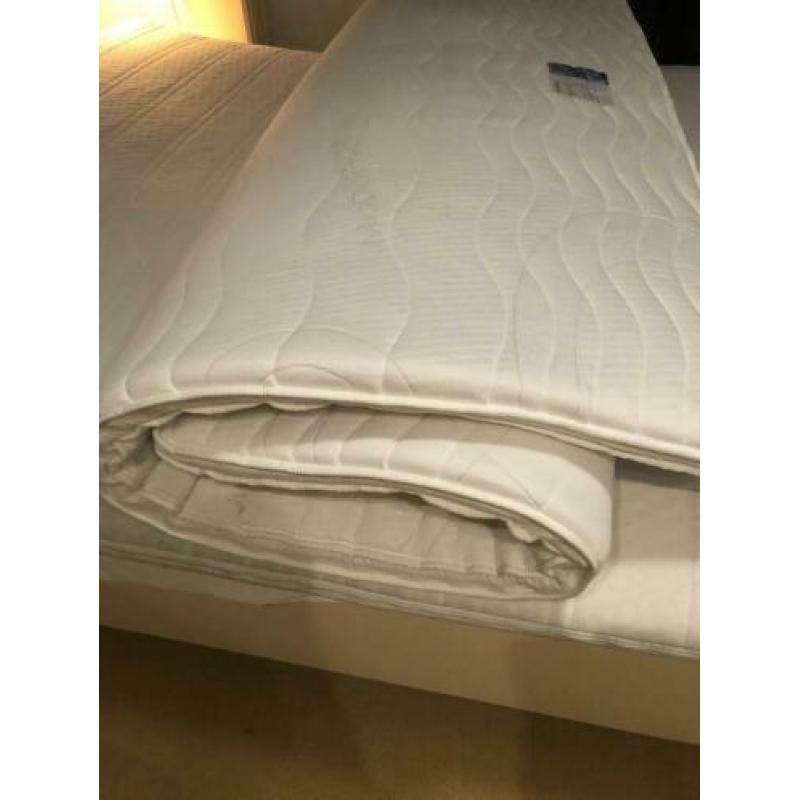 Mooie topper niet lang gebruikt wegens aanschaf ander matras