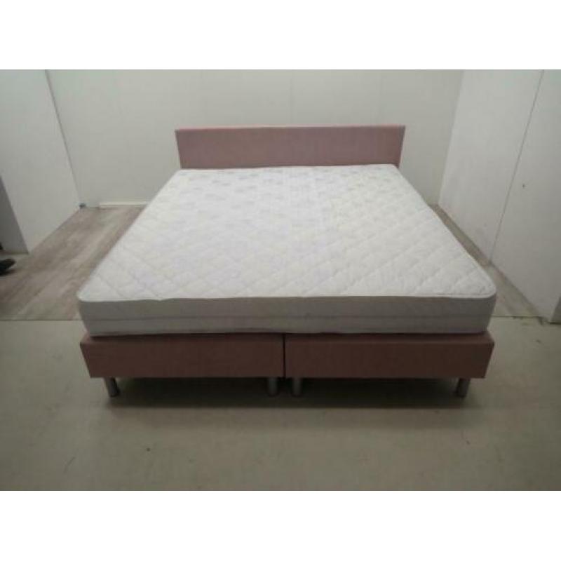 Complete boxspring Zwitser (180x200 cm) van € 699 NU € 399