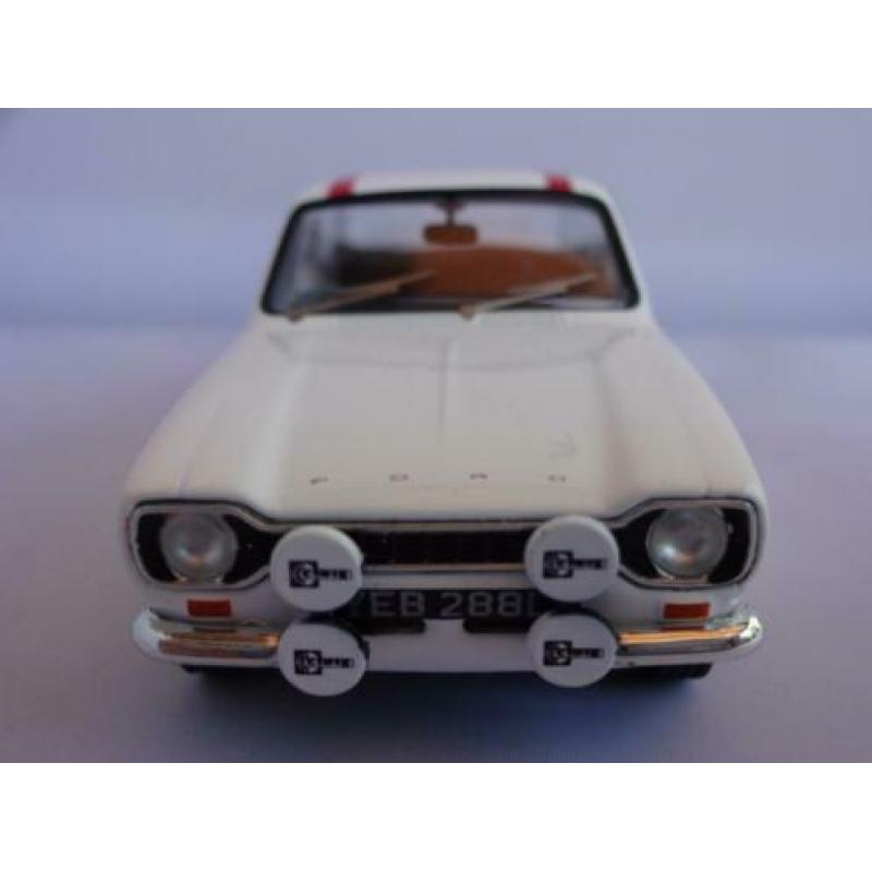 Ford Escort MK1 Mexico Wit VA09519 van CORGI-VANGUARDS 1/43